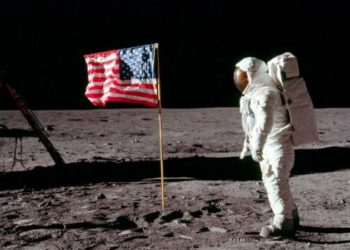 De Newton a Neil Armstrong: 7 frases famosas que realmente nunca se dijeron
