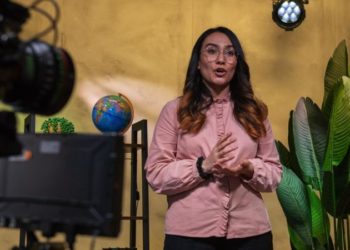 El programa educativo de la BBC en Afganistán que ayuda a los niños a los que se les prohibe ir a la escuela