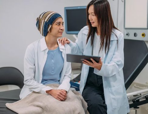 Cómo funciona la novedosa forma en que se administra un tratamiento para el cáncer de mama