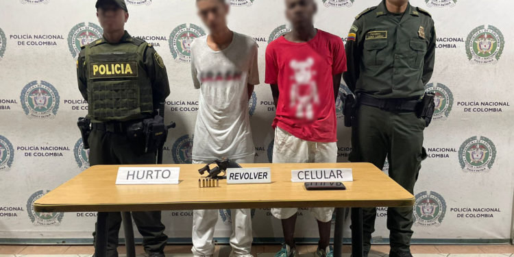 En Pereira, son capturados dos sujetos, posterior a hurtar un celular, utilizando para ello un arma de fuego