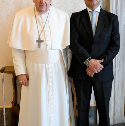 Gustavo Petro se reunió con el papa Francisco durante 35 minutos: estos fueron los temas de los que hablaron