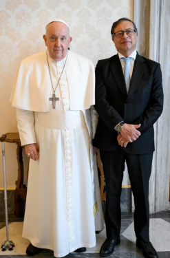 Gustavo Petro se reunió con el papa Francisco durante 35 minutos: estos fueron los temas de los que hablaron