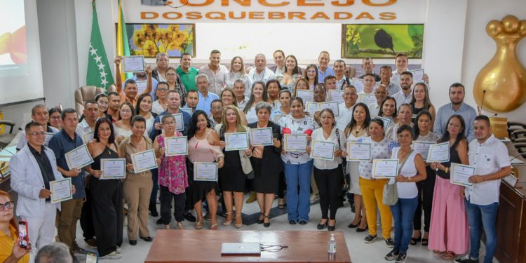 El alcalde de Dosquebradas Roberto Jiménez Naranjo, tomó juramento a 51 ediles para la ciudad