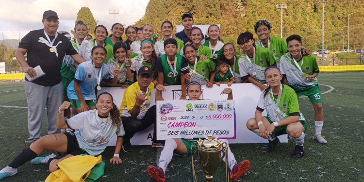 Primer título de campeonas y valla menos vencida para el fútbol femenino