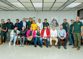 Gobernador anunció gestiones para mejorar las condiciones de los cafeteros en Risaralda