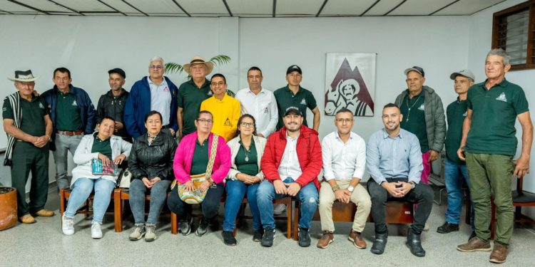 Gobernador anunció gestiones para mejorar las condiciones de los cafeteros en Risaralda