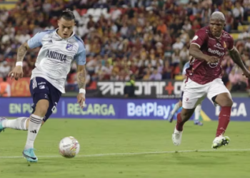 Un perro protagonizó divertido momento al colarse en el partido de Deportes Tolima vs. Millonarios: video