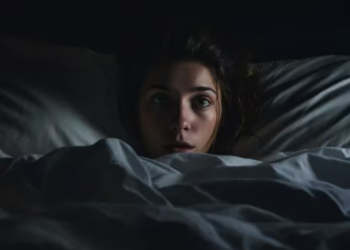 Casi la mitad de las personas padecen de insomnio, según una reciente encuesta sobre hábitos de sueño en EEUU