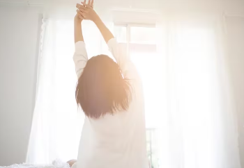 Cuál es la fruta que contiene melatonina y ayuda a dormir bien