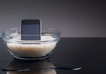 Apple desmiente mito: no pongas tu iPhone en una bolsa de arroz para secarlo