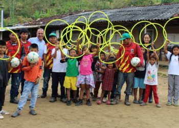 Gobernación de Risaralda entregó implementación deportiva a resguardo indígena de Belén de Umbría