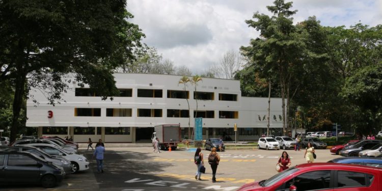 La oficina de Admisiones, Registro y Control Académico informa: