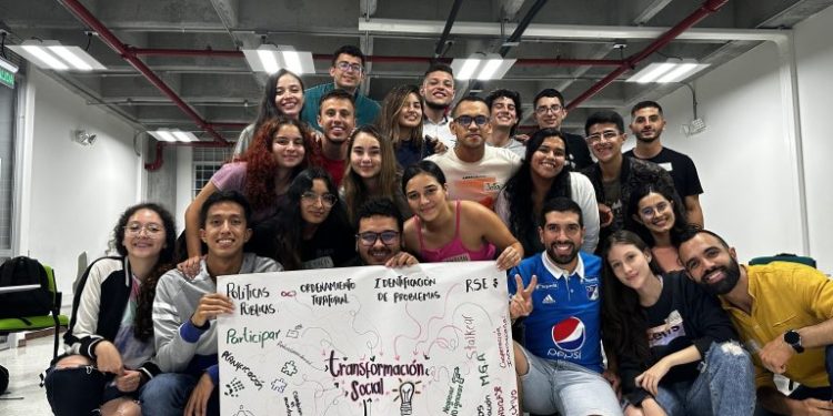 Centro de Liderazgo Regional de la UTP: Fomentando la transformación a través del Diplomado Laboratorio de Cambio 