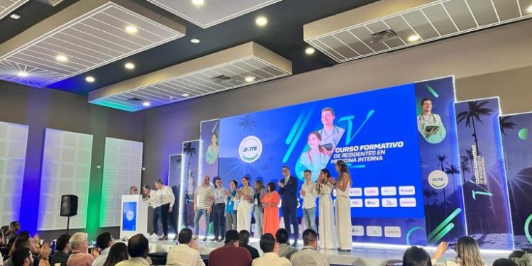 Residentes de Medicina Interna de la UTP Ganadores del mejor ‘Caso Clínico’ en importante competencia nacional 