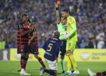 El polémico penal por el que casi pierde Millonarios ante Flamengo en la Libertadores: así fue el análisis del VAR