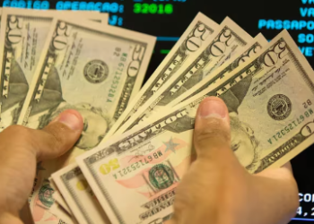 El precio del dólar en Colombia podría seguir bajando: ¿qué riesgo se corre al comprar?