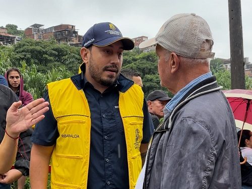 Gobernación tiene dispuestas 25 camionetas doble cabina para atender emergencia en el barrio La Esneda