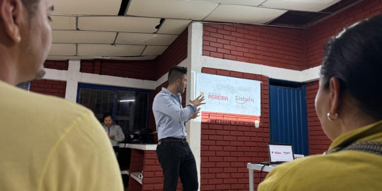 Sisbén Pereira avanza con éxito en la capacitación de oferta institucional a líderes comunitarios