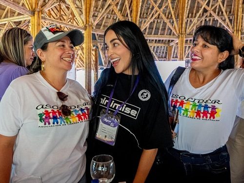 Gobernación lanza cursos gratuitos para mujeres en Confecciones y Formación en Género