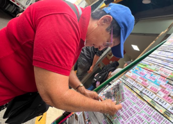 Doña Amparo, toda una vida vendiendo Lotería del Risaralda