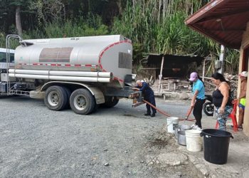 Gobernación de Risaralda garantiza suministro de agua a más de 600 familias tras emergencia en Guática