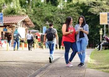 Calendario de inscripciones y admisiones para el primer semestre de 2025