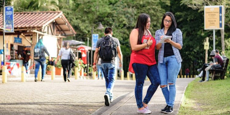 Calendario de inscripciones y admisiones para el primer semestre de 2025