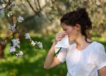 Floración, viento y tos: cómo la primavera puede agravar las alergias y qué hacer para aliviarlas