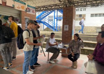 Nueva campaña de ecobotellas en la UTP busca transformar plásticos en madera sostenible 