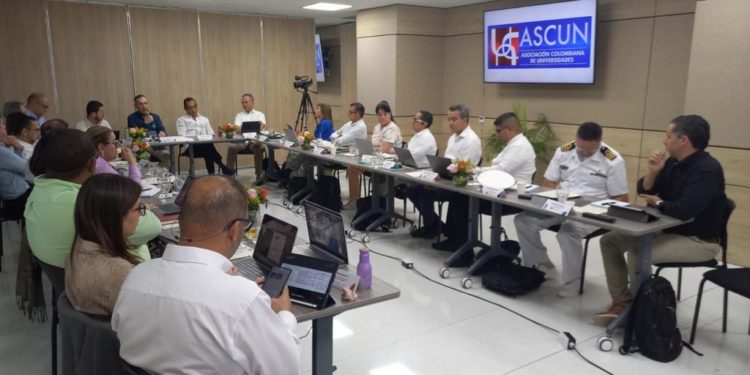 Rector (e) de la UTP participa de encuentro universitario con el Presidente del Senado