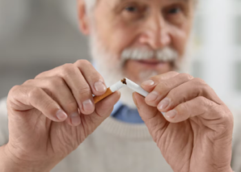 Por qué los fumadores pueden beneficiarse más si no tienen que pedir ayuda para abandonar el tabaco