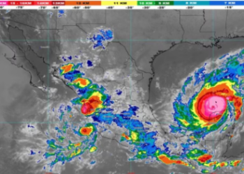 En el ojo del huracán Milton: el impresionante vuelo del avión cazatormentas “Miss Piggy”