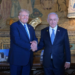 Trump recibe a un enviado de Netanyahu para trazar un plan que permita debilitar a Irán, liberar a los rehenes de Hamas y pactar una tregua en Líbano
