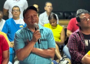 El alcalde Roberto Jiménez solucionó las preocupaciones de los comerciantes de La Pradera, con relación a los cierres por el alumbrado