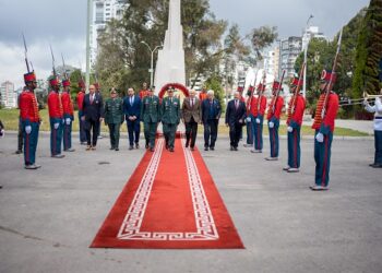 Gobernador de Risaralda Recibe Medalla Fe en la Causa en Conmemoración de los 200 Años de la Batalla de Ayacucho