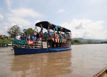 El director de la CARDER recorrió el río Cauca en busca de apoyar la realización del Malecón de La Virginia