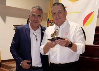 El director de la CARDER fue reconocido en los Premios Ágora Cívica 2024 ante el Concejo de Pereira