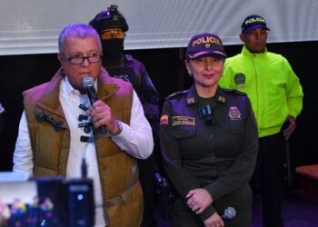 El alcalde Roberto Jiménez presentó en compañía de la Policía nacional, el Plan Navidad 2024