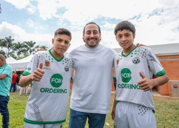 Gobernador dotó de camerinos a la Liga de Fútbol y anunció la construcción de una nueva cancha
