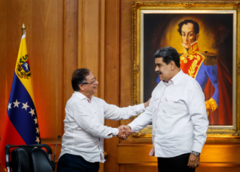 Gustavo Petro insiste en tratar de defender el fraude electoral de Maduro en Venezuela: “No hay elecciones libres bajo bloqueos económicos extranjeros”