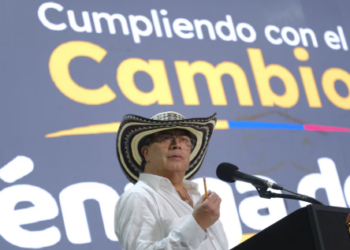 Gobierno había congelado casi 3 billones de pesos de las pensiones. Gustavo Petro se echó para atrás y culpó a dos funcionarios