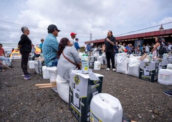 Otra millonaria entrega del gobernador en insumos agrícolas, esta vez para campesinos de Altagracia