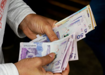 Banco de la República lanzó alerta sobre los intereses de los créditos: qué tienen que ver el dólar y el salario mínimo