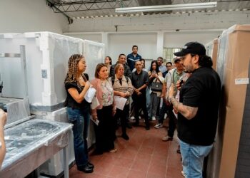 El gobernador sigue fortaleciendo la alimentación escolar en Quinchía con dotación para cocinas escolares