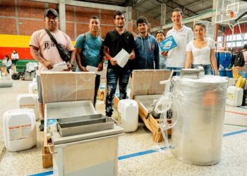 Gobernador les entregó a campesinos de Quinchía insumos y herramientas agrícolas