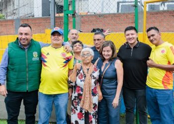 Gobernación entregó cubierta para graderías de cancha sintética de la comuna Villavicencio de Pereira
