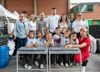 Gobernación de Risaralda dotó con mobiliario nuevo a estudiantes de Apía