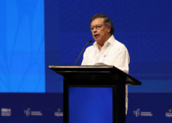 Petro sacó pecho por la liberación de los 28 policías y un militar secuestrados en El Plateado: “Rindo homenaje a la bandera de la Libertad”