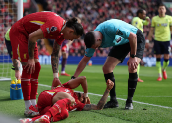 Susto para la selección Colombia: así fue la fuerte caída de Luis Díaz durante el encuentro entre Liverpool y Southampton