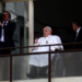 El papa Francisco saludó a los fieles y regresó al Vaticano tras más de un mes hospitalizado: “Gracias a todos”